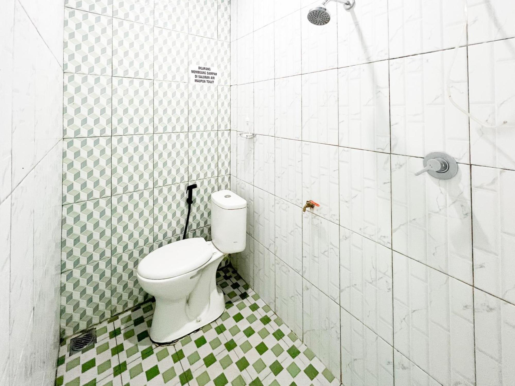 Reddoorz Near Sunrise Mall Mojokerto Exterior foto